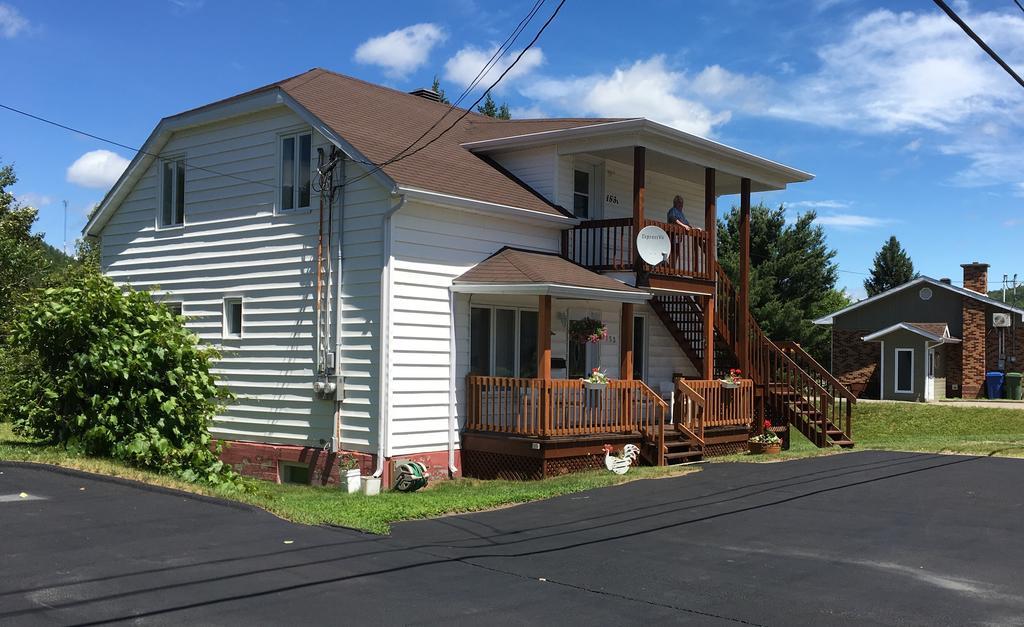 Maison L'Heritage LʼAnse-Saint-Jean Екстериор снимка