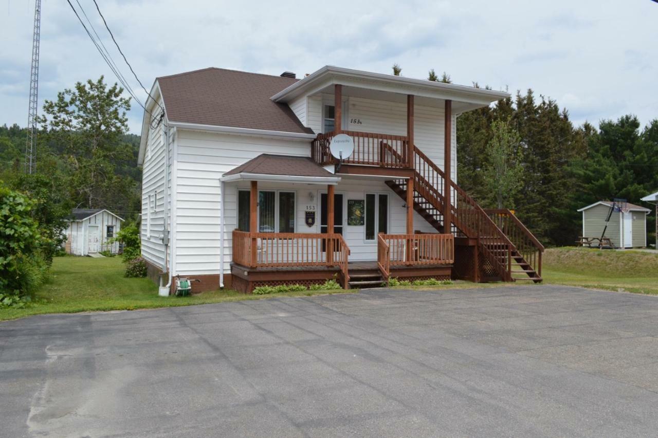 Maison L'Heritage LʼAnse-Saint-Jean Екстериор снимка
